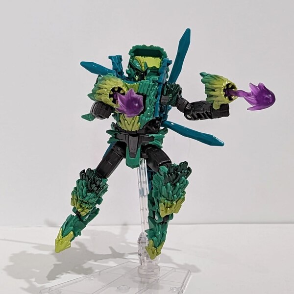 Image Of United Shard Armorizer Deluxe In Hand Transformers Legacy  (2 of 10)